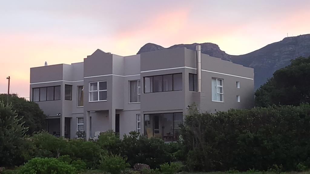 Strandloper Apartments Hermanus Exteriör bild