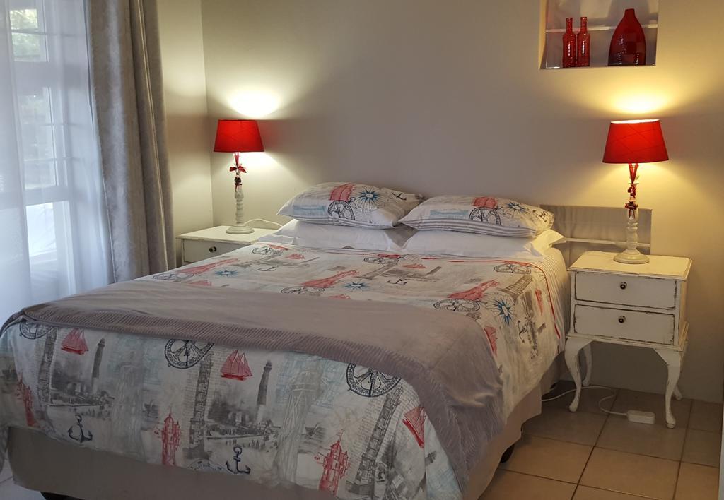 Strandloper Apartments Hermanus Exteriör bild
