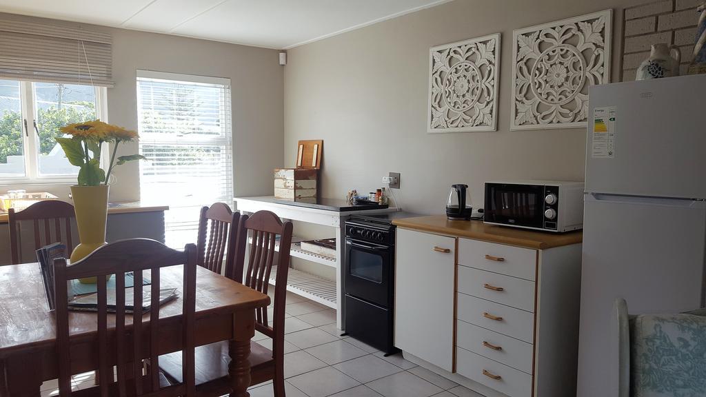 Strandloper Apartments Hermanus Exteriör bild