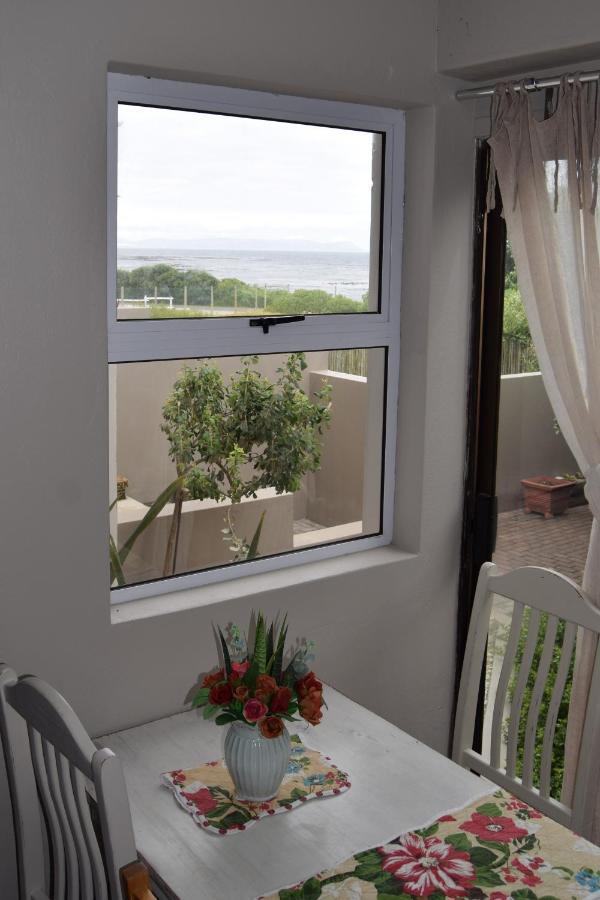 Strandloper Apartments Hermanus Exteriör bild